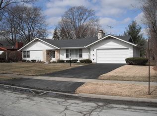 2043 Hagen Ln, Flossmoor, IL 60422