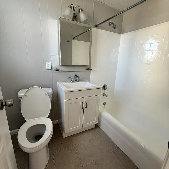 75 Campbell St — Photo 3
