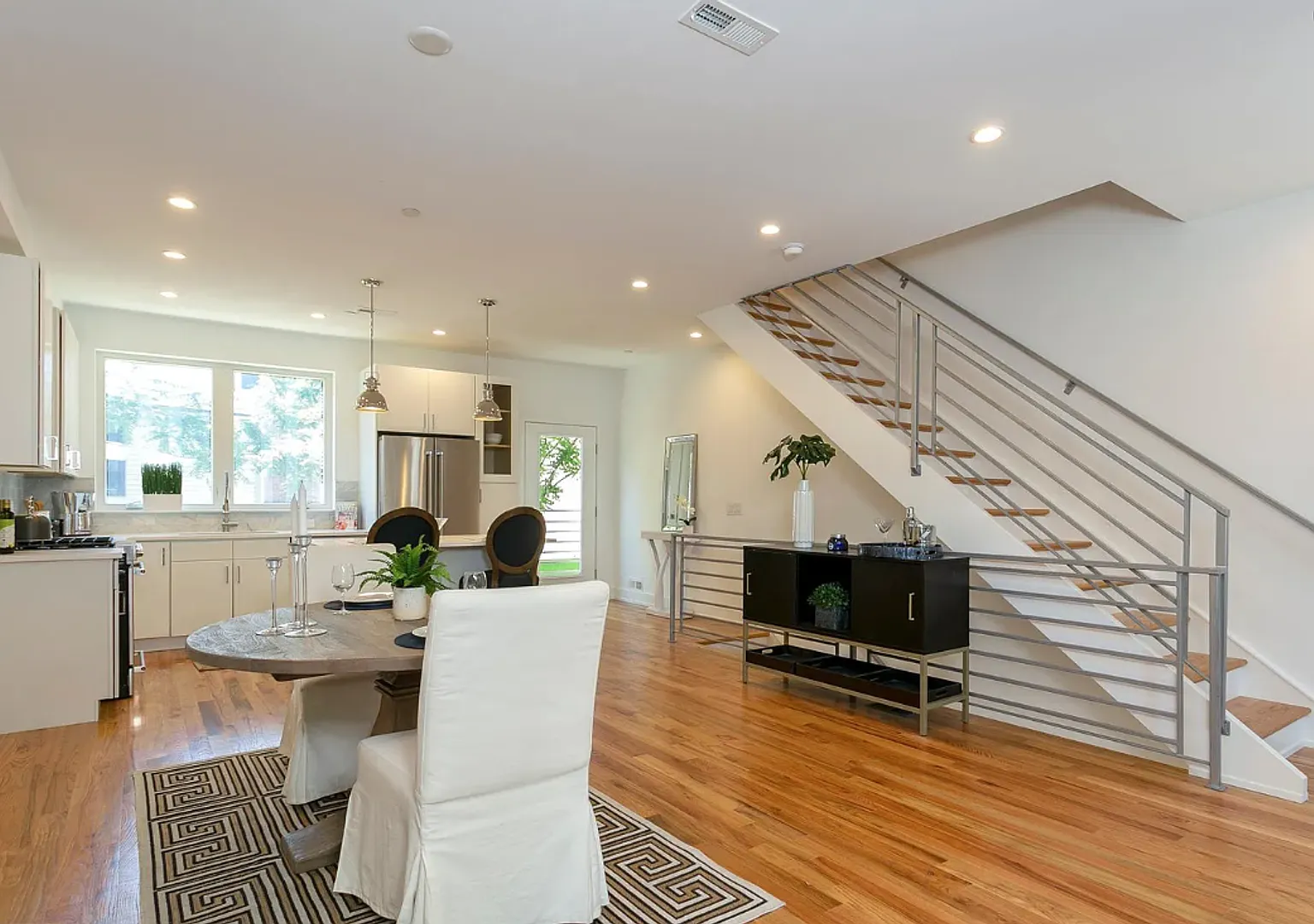 1126 E Palmer St — Photo 2