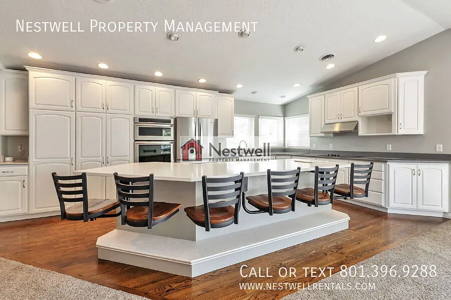 Fantastic 4-bed home in Prime Taylorsville Location — Photo 3