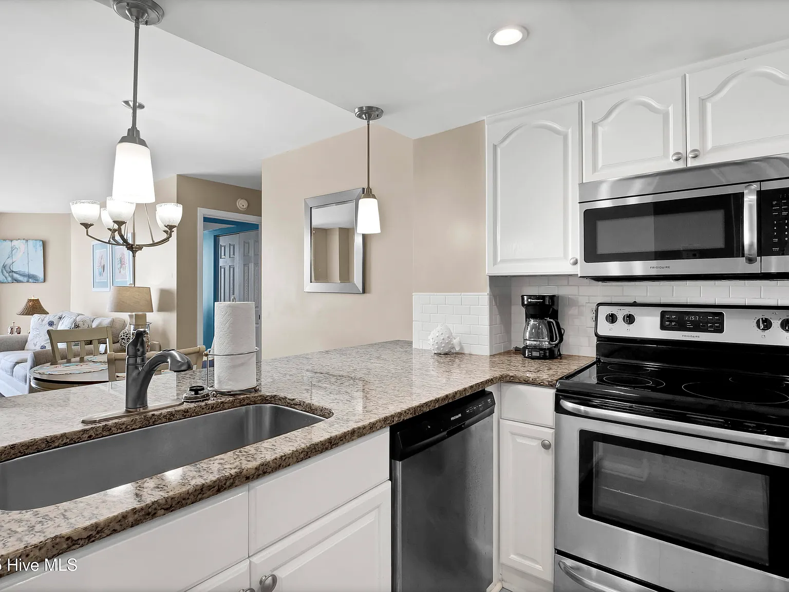 2 bed, 2.0 bath, 1010 sqft, $1,600 — Photo 3