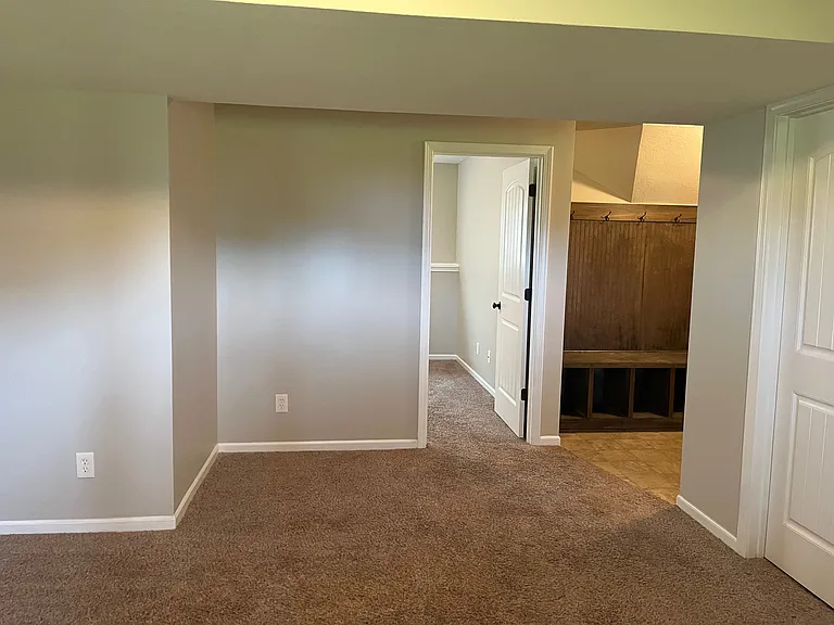 947 N Cypress Cir — Photo 24