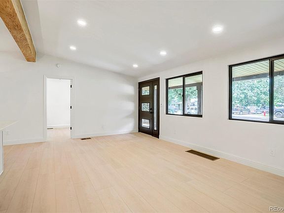 5th image of 620 E Grand Avenue