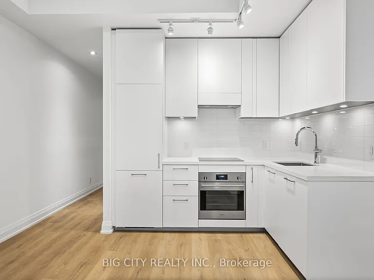 36 Brentcliffe Rd #201 — Photo 9