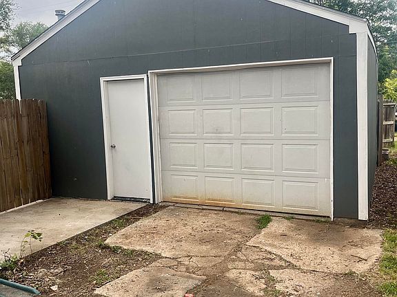 4th image of 213 E Minneapolis Ave