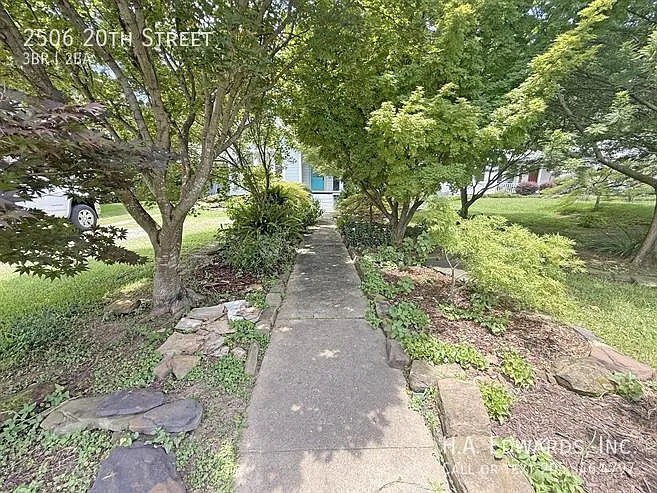 2506 20th St — Photo 2
