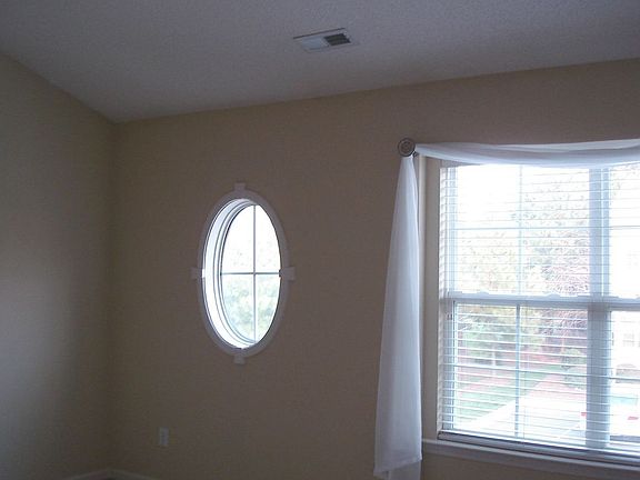 Front MstrBedrm Light/Airy
