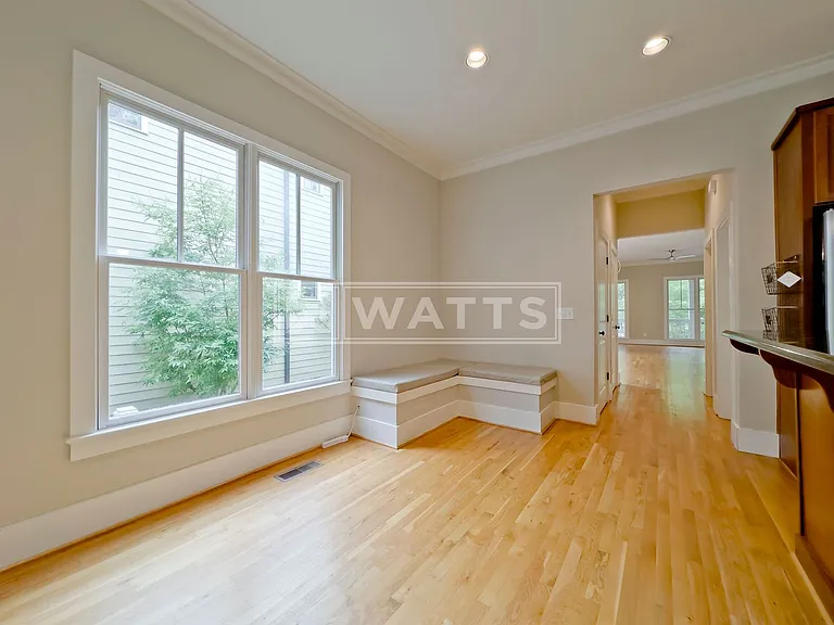 216 Hawthorn St — Photo 13