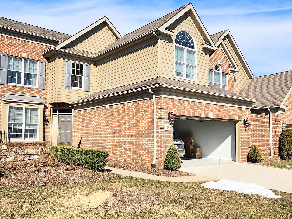 1st image of 44968 N Broadmoor Cir S