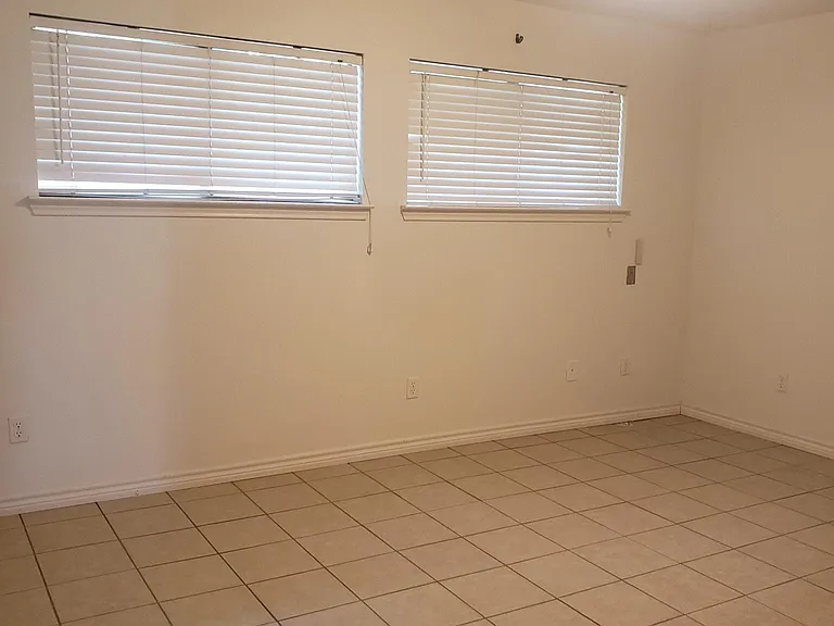 1000 Camelot Dr — Photo 14