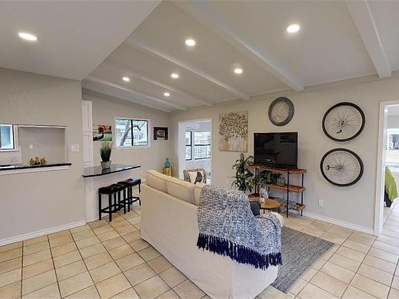 2nd image of 138 Trelawney St