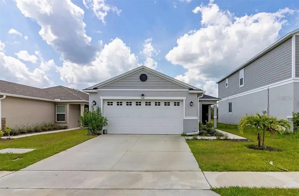 4 bed, 2.0 bath, 1627 sqft, $2,200 — Photo 1