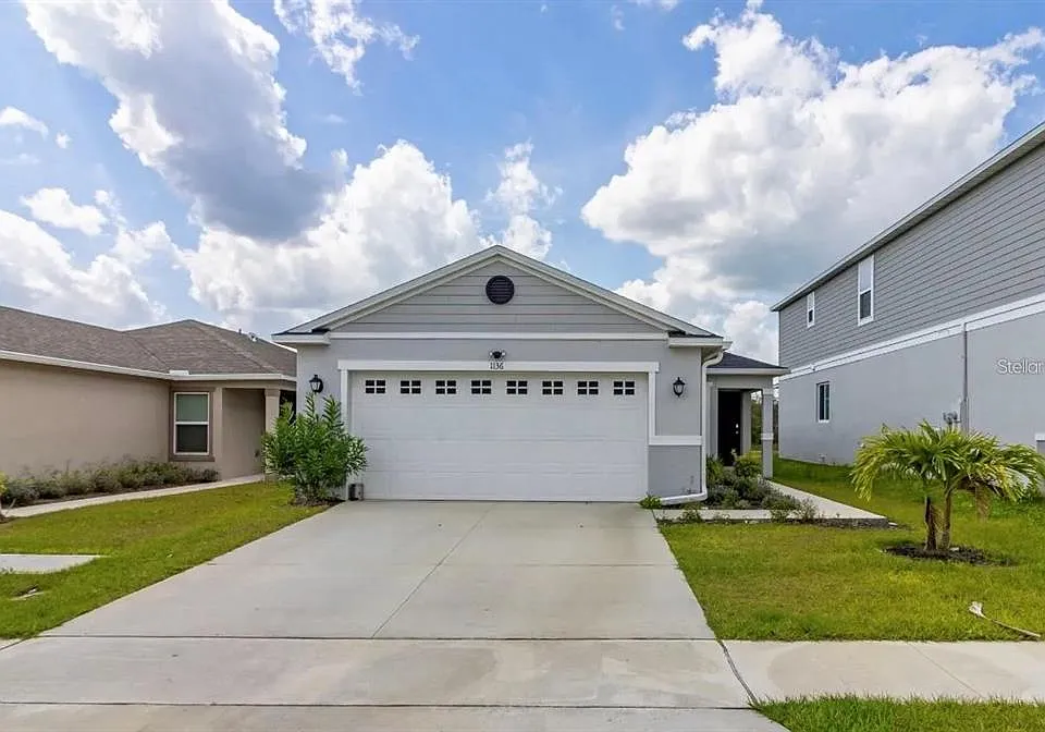 1136 Papaya Cir