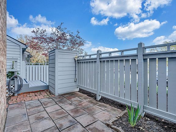 5th image of 2437 S Clearing Rd