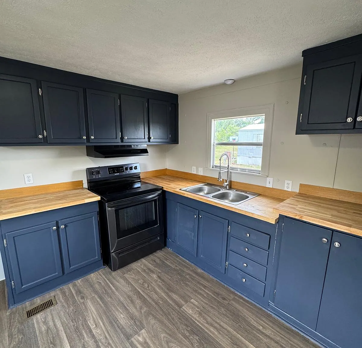 2 bed, 1.5 bath, $750 — Photo 3