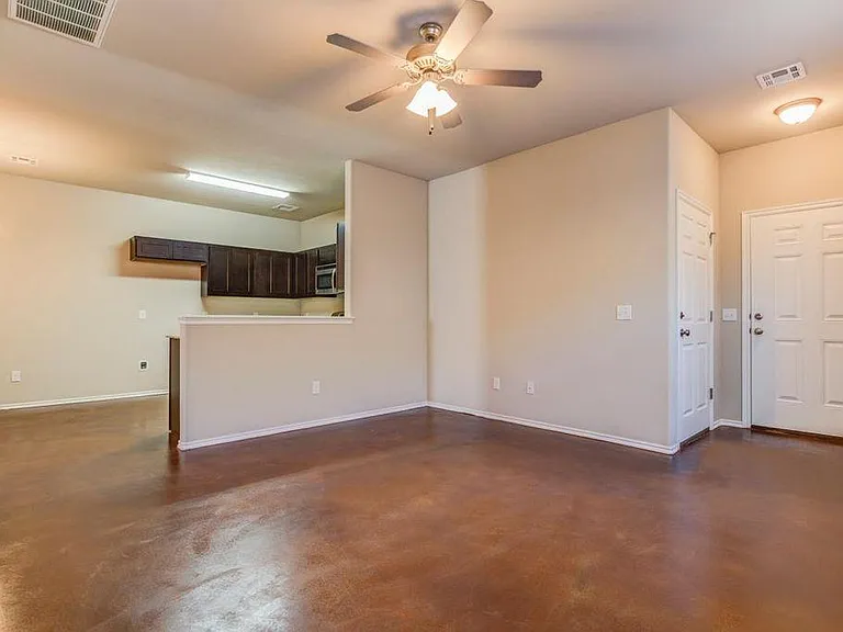 114 Ashley Dr — Photo 16