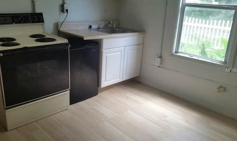 2nd image of 4050 W Robinson St