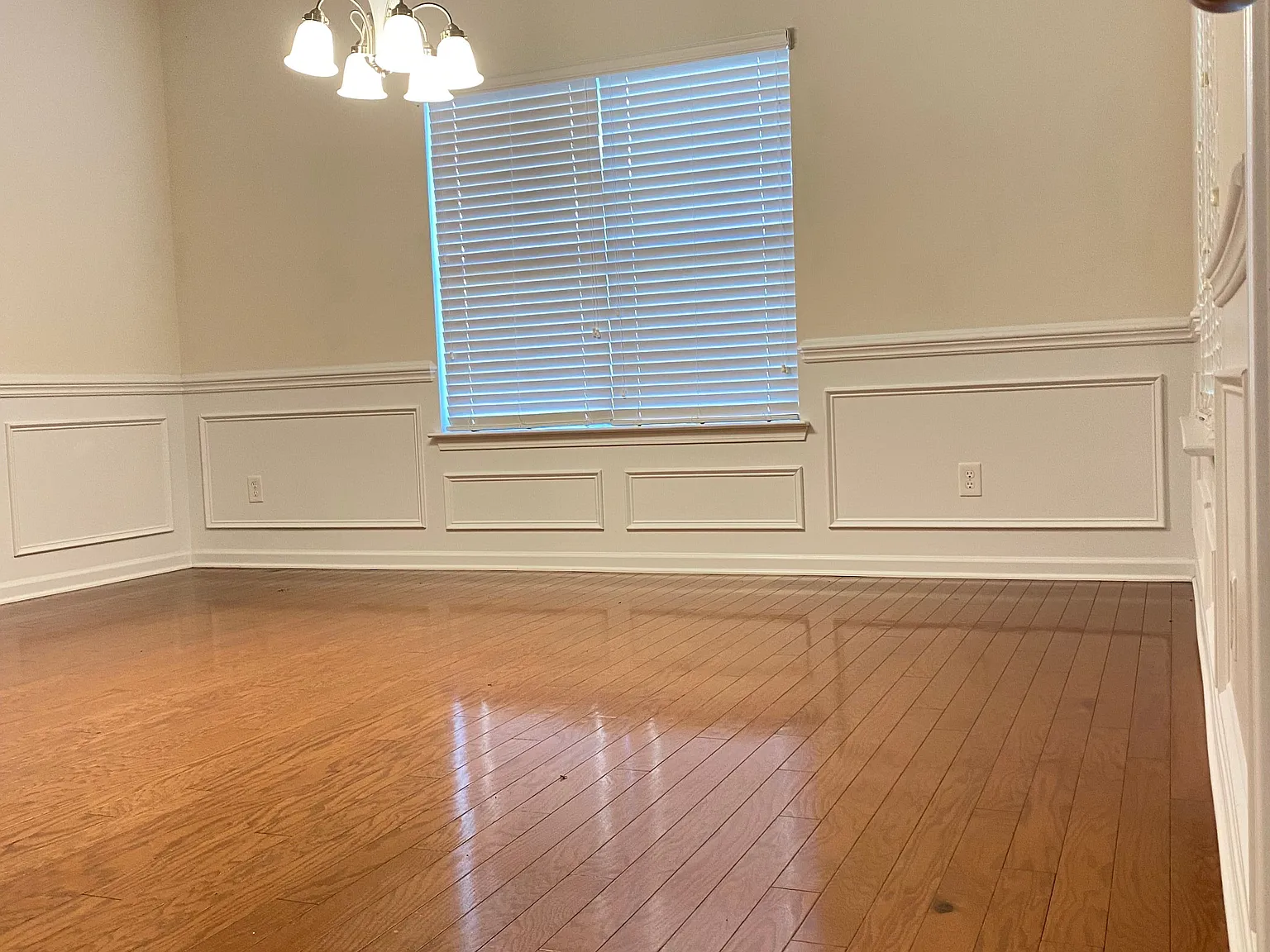 3 bed, 2.5 bath, 2300 sqft, $2,800 — Photo 2