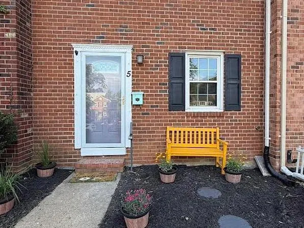 5 Bentley Ct, Fredericksburg, VA 22408