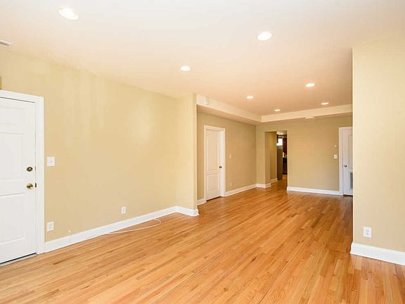5th image of 5009 N Western Ave #2