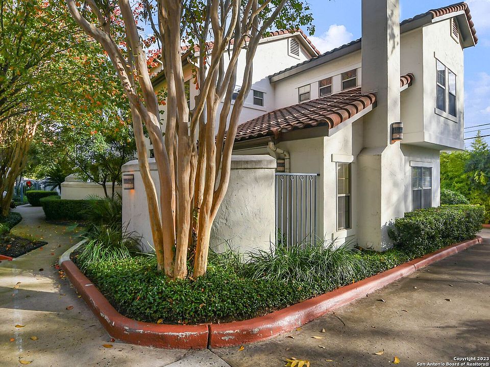 1st image of 208 GRANDVIEW PL #8