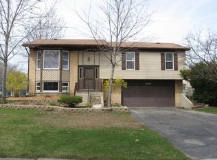 530 Castle Ct, Bolingbrook, IL 60440