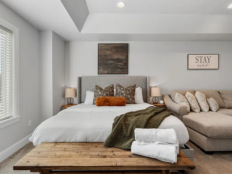 231 W Seasons Ln — Photo 22