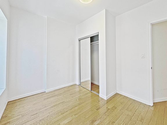 5th image of 454 W 36th St #4
