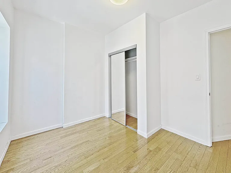 454 W 36th St #4 — Photo 5