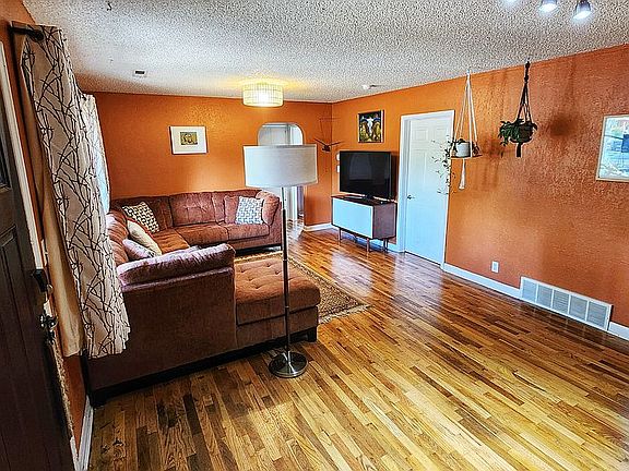 5th image of 1003 Flint St