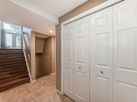 5th image of 407 Point Dr NW