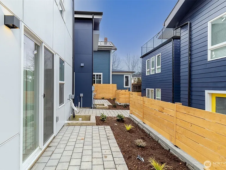 753 S Henderson St — Photo 5