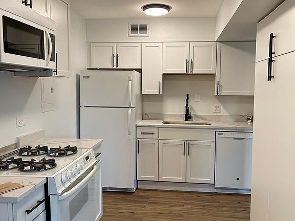 3rd image of 1796 Fayette Walk APT F
