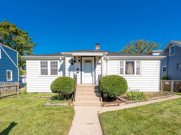 924 Broadway Ave, North Chicago, IL 60064