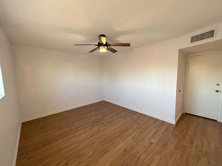 2351 W Emelita Ave — Photo 11