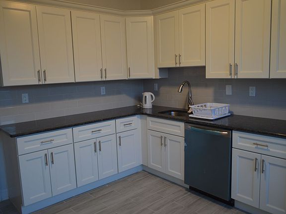 2nd image of 286 Fulton Ave Floor 1