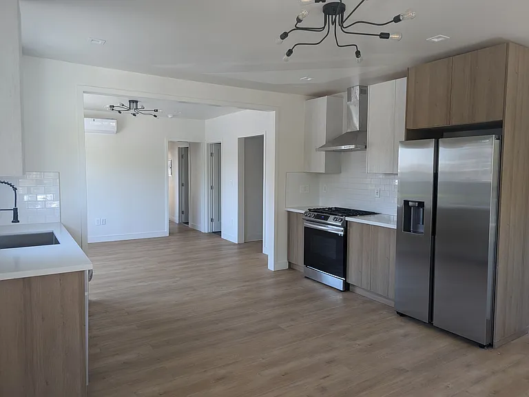 1127 1/2 Lodi Pl — Photo 13