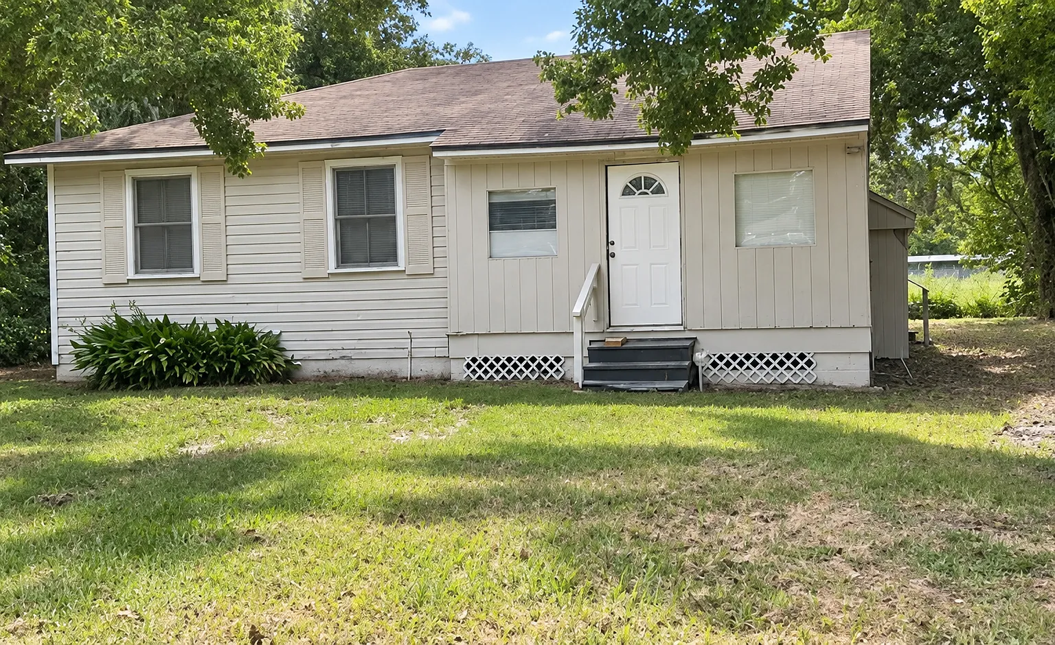 3 bed, 932 sqft, $1,250 — Photo 1