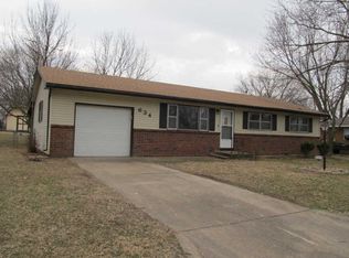 634 W Pearl St, Aurora, MO 65605