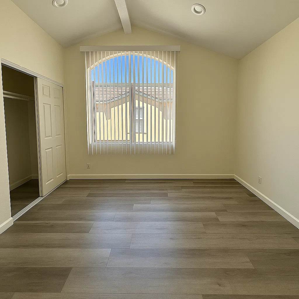 318 S Helena St — Photo 4