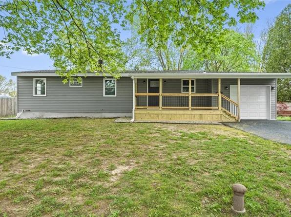 7 Gooseberry Ln, Liverpool, NY 13090