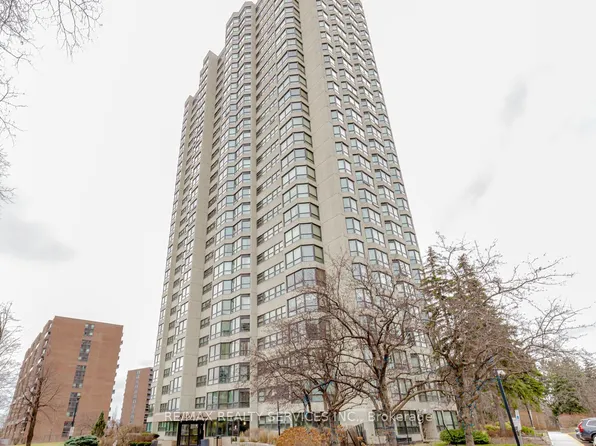 8 Lisa St #1204, Brampton, ON L6T 4S6