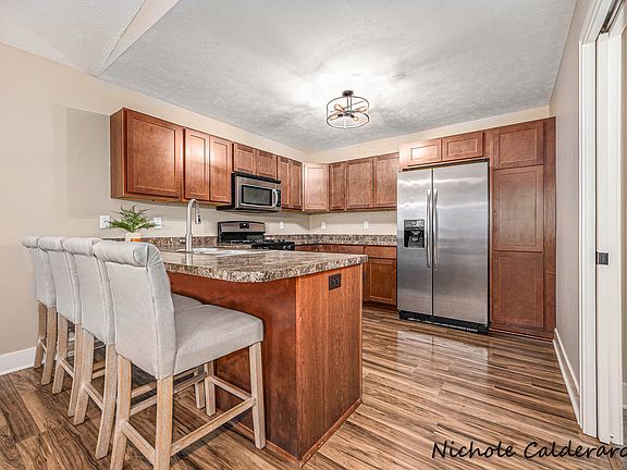 4th image of 608 Wren Ct