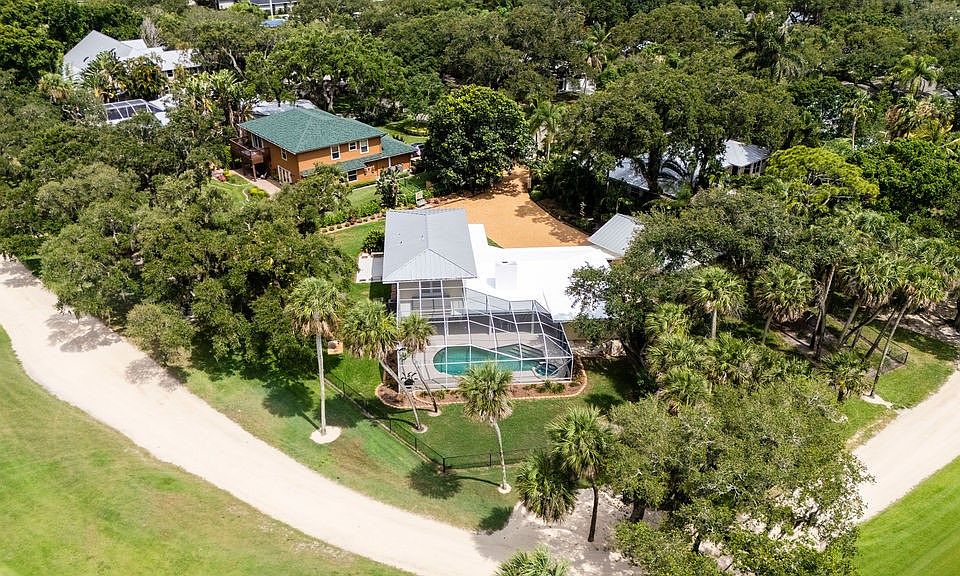 1st image of 3019 Golf View Dr