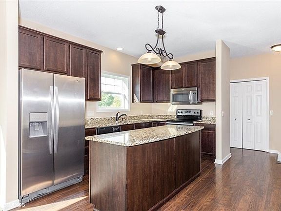 3rd image of 2554 Vierling Dr E