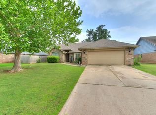 10004 Hollyhead Way, Yukon, OK 73099
