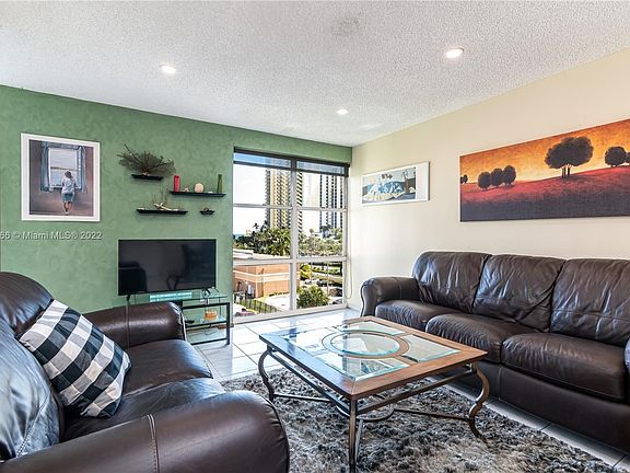 3rd image of 17560 Atlantic Blvd APT 502-2