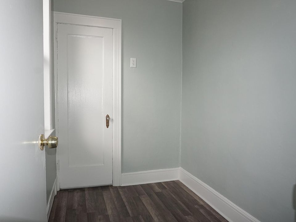 Den/Small office space