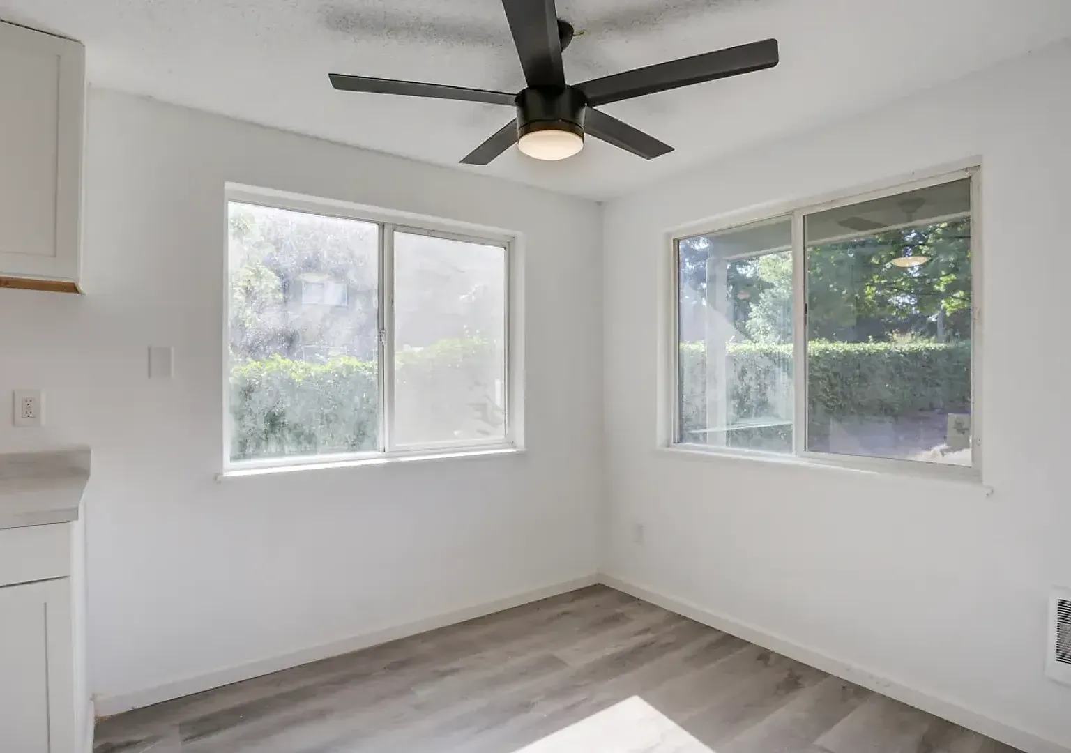 Maywood Terrace  — Photo 4