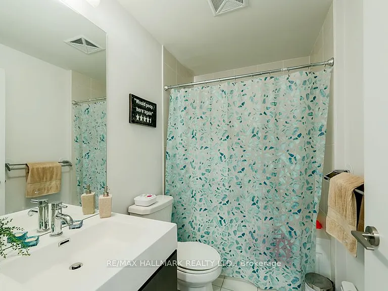 35 Brian Peck Cres #423 — Photo 11
